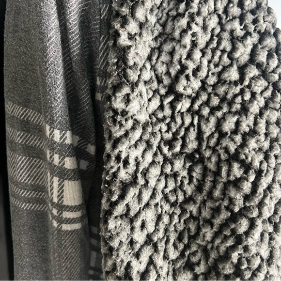 Thread & Supply Sherpa Lined Open Front Oversized Cardigan Gray White Small - Picture 10 of 11